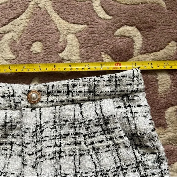 White plaid tweed shorts with fringe hem Size Small /4 26” waist - Picture 5 of 7